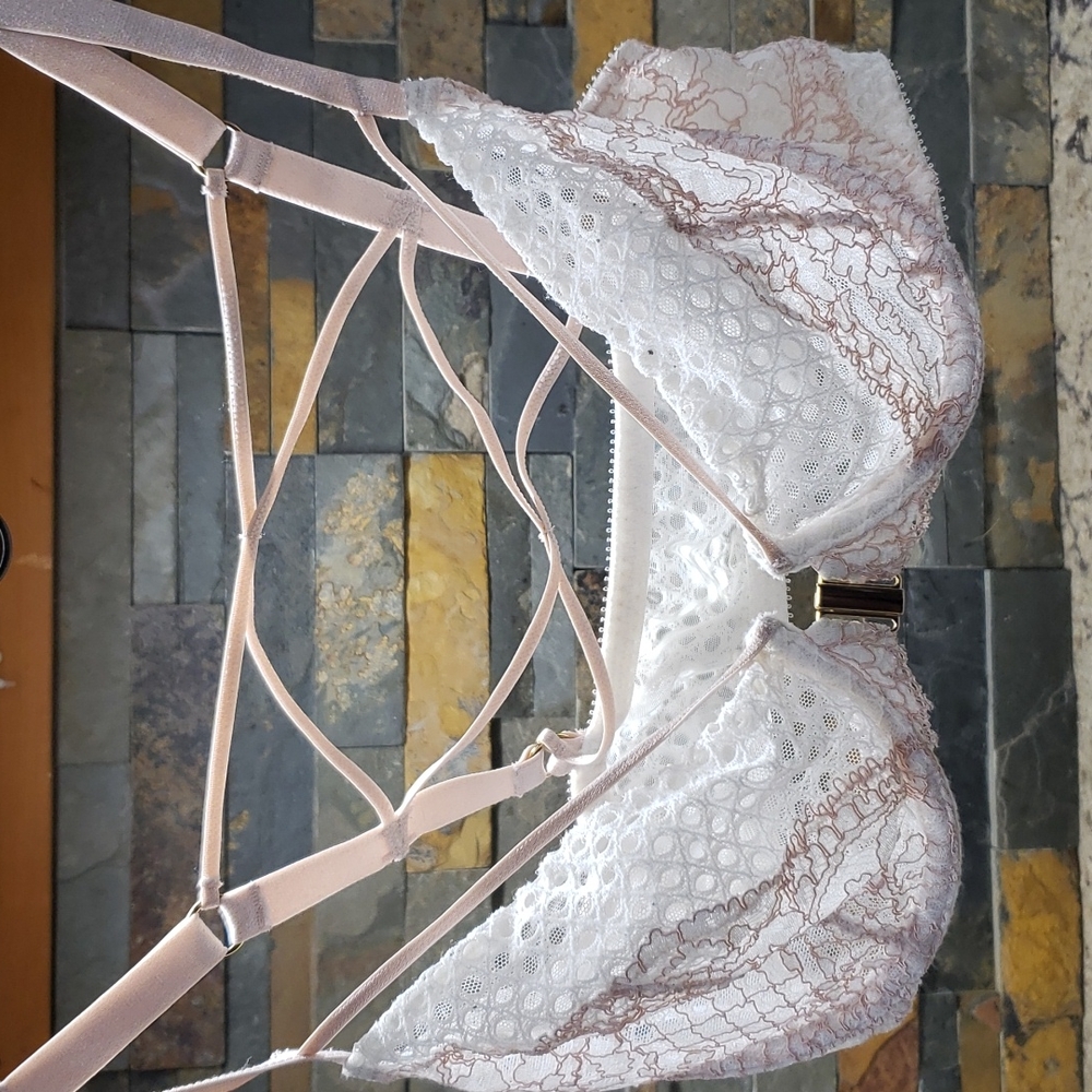 EUC VS Very Sexy Unlined Demi Bra